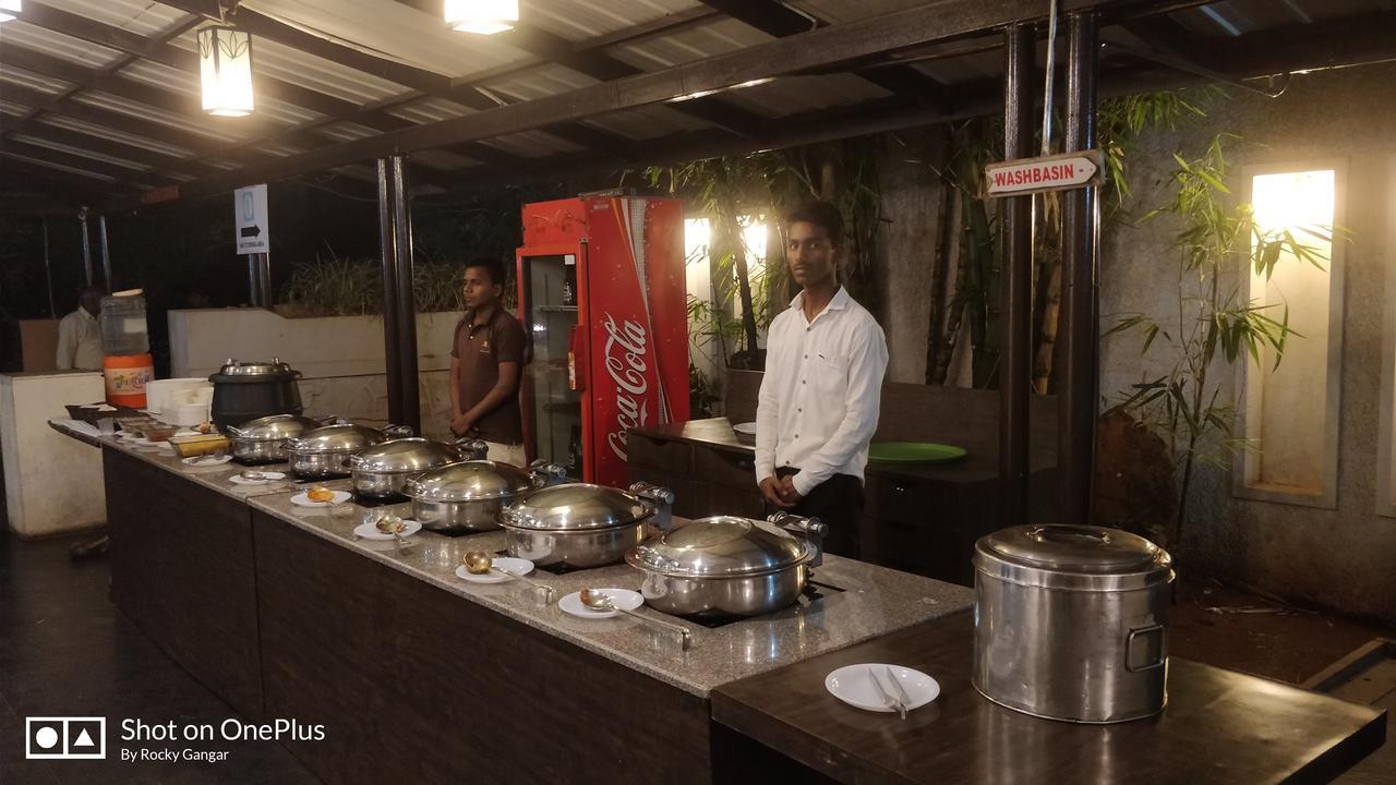Hotel Ashwin Igatpuri, Pure Veg & Jain Food Kültér fotó